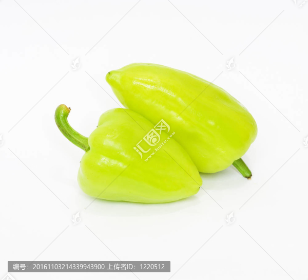 白底上的綠胡椒