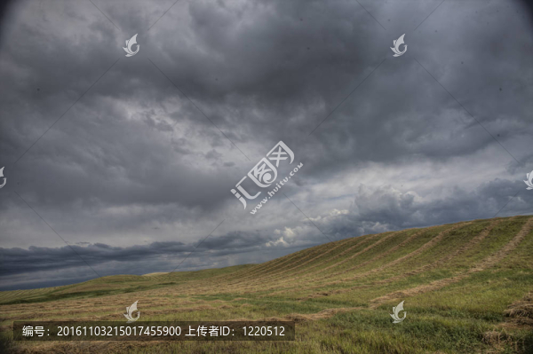 草原風(fēng)暴云