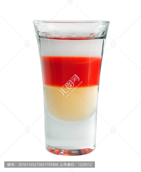 雞尾酒特寫孤立在白色背景。