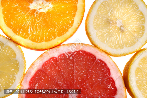 檸檬；橙子和葡萄柚切片