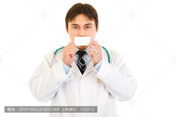 醫(yī)生持空白名片在白嘴前隔離