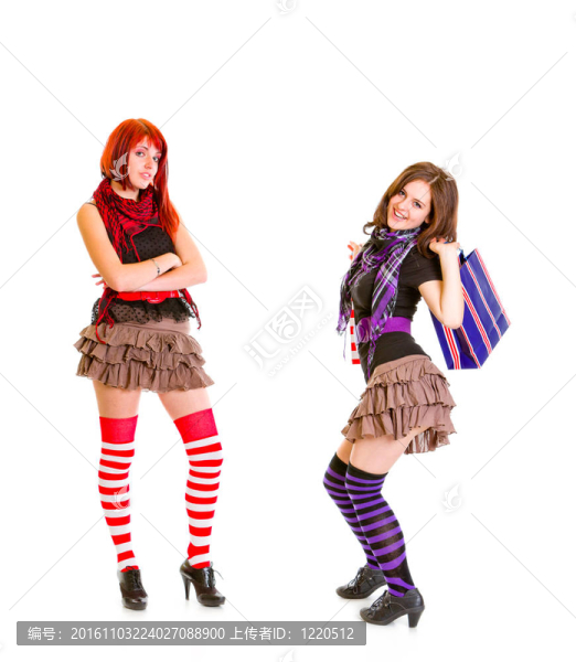 活潑的女孩，購(gòu)物袋，她不愉快的女朋友孤立在白色