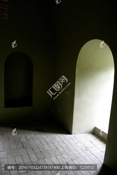古建筑中的拱形拱形入口