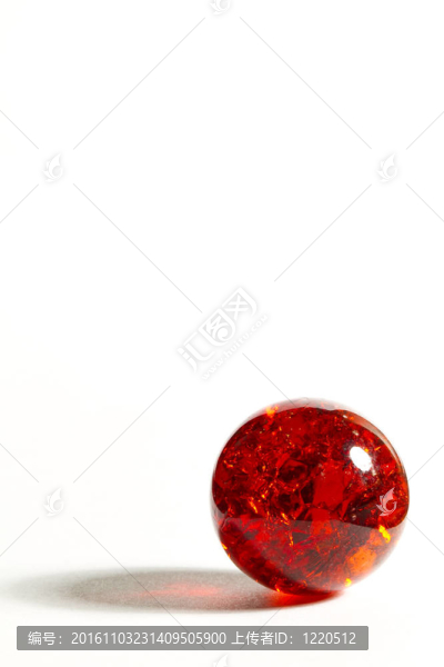 紅色裂紋的大理石