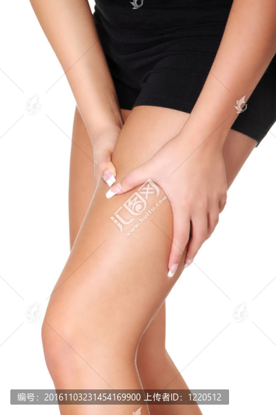年輕女子腿部受傷