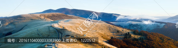 晨秋山路觀。