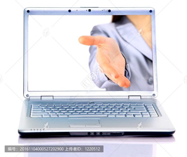白色的現(xiàn)代筆記本電腦，反射在玻璃桌上