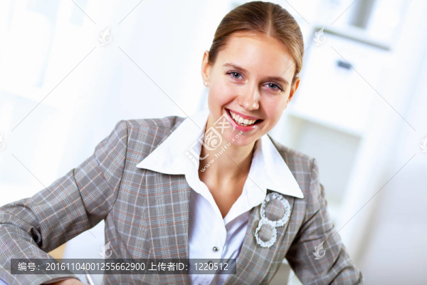辦公室里的商業(yè)女性