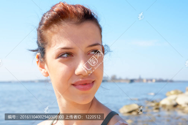 海邊的少女