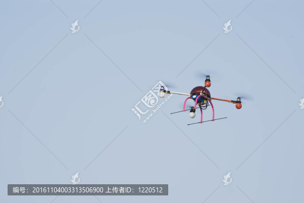 鋼筋混凝土quadricopter,flyingn