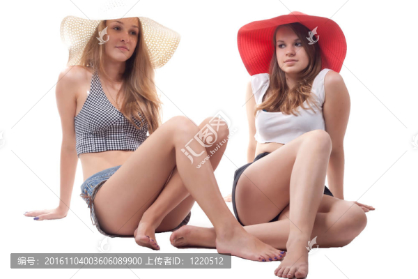 兩個(gè)女孩在夏天的帽子