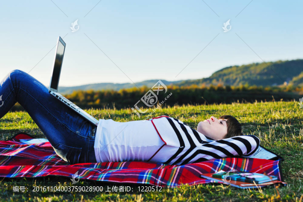 少女研究戶外