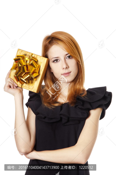 紅發(fā)女孩穿著禮物盒