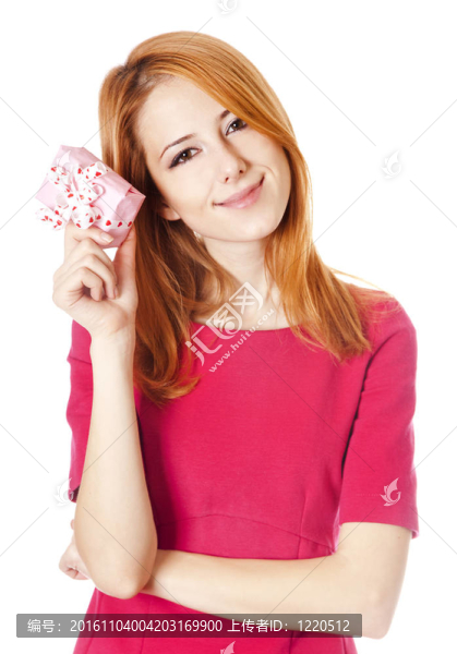 漂亮的紅頭發(fā)女孩與禮物盒