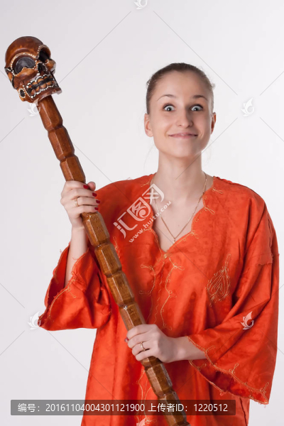 帶著棍子的女孩