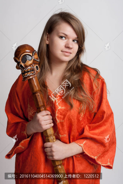 帶著棍子的女孩