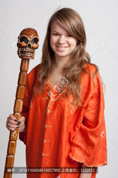 帶著棍子的女孩