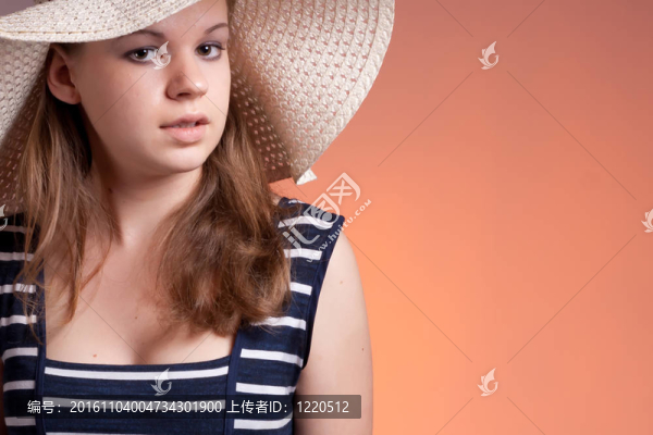 一個戴帽子的女孩的肖像