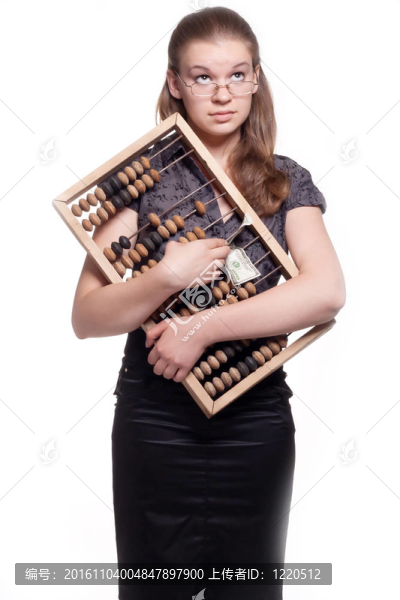 有大木頭和錢的女孩
