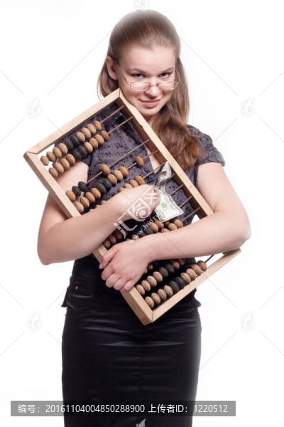 有大木頭和錢的女孩