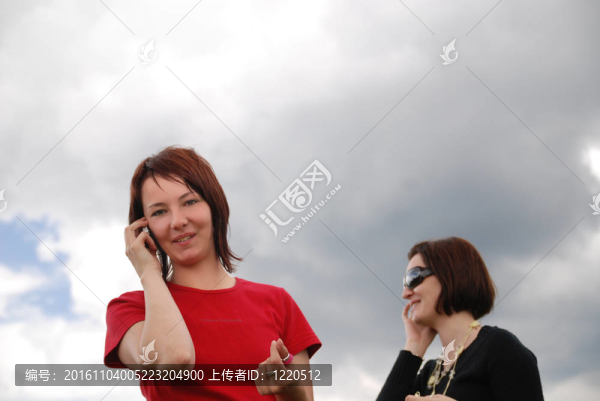 帶手機的女孩