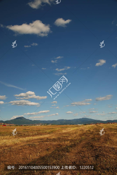 晴朗的天空和戲劇性的天空…