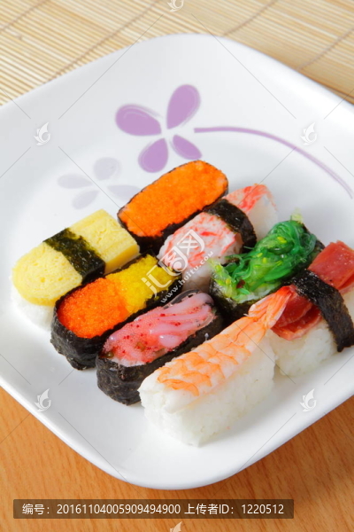美味的日本壽司和白板
