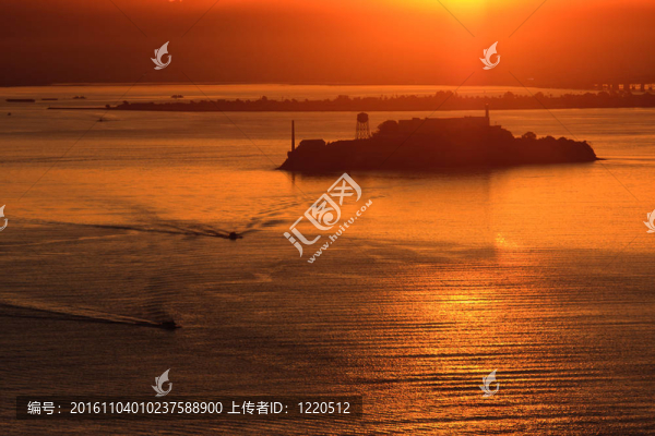 惡魔島在日出期間看到。