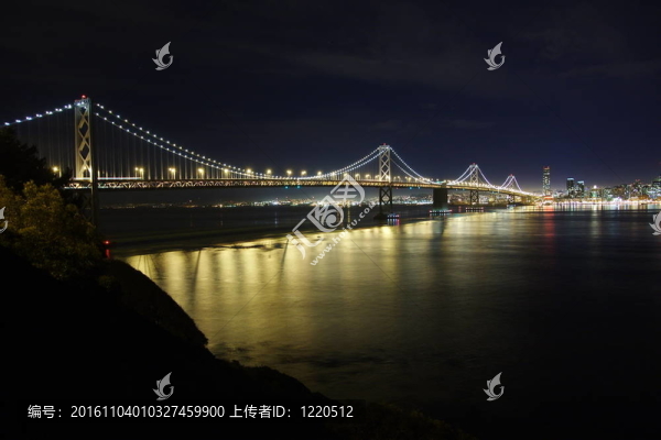 從特雷熱艾蘭看夜間海灣大橋