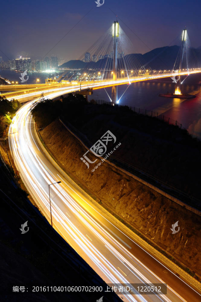 晚上Ting,Kau公路和橋梁
