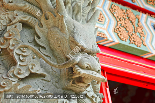 中國(guó)龍雕像