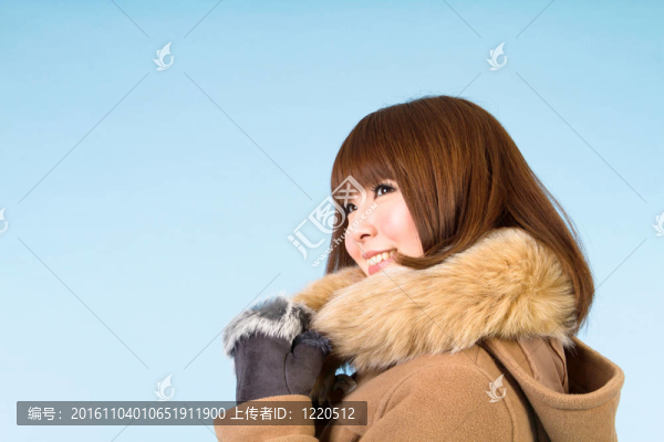 美麗的冬天的女人