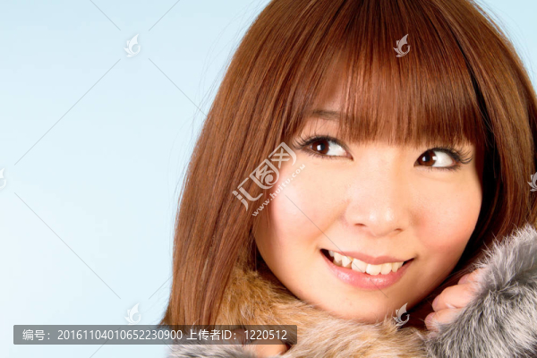美麗的冬天的女人
