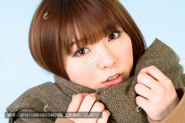 美麗的冬天的女人