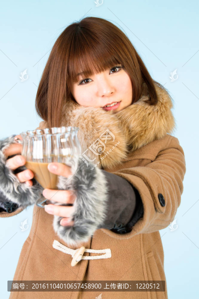美麗的冬天的女人