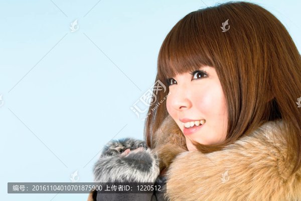 美麗的冬天的女人
