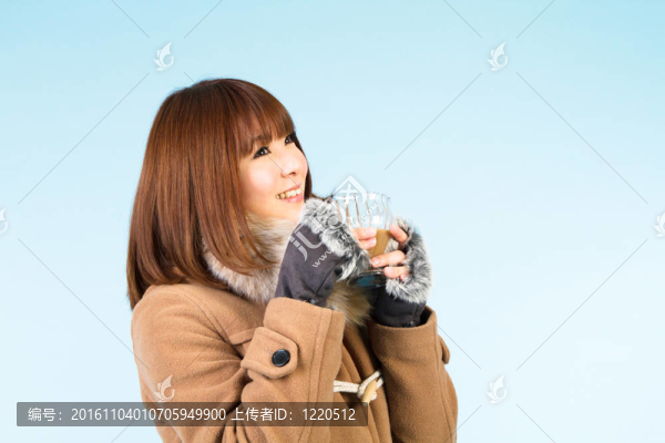 美麗的冬天的女人