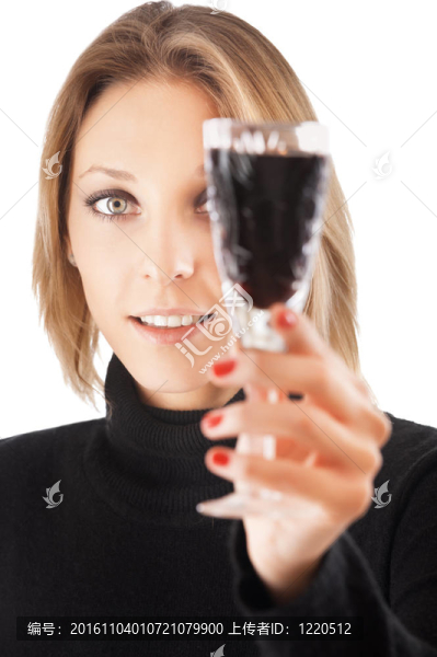 漂亮的少女，白色背景的葡萄酒
