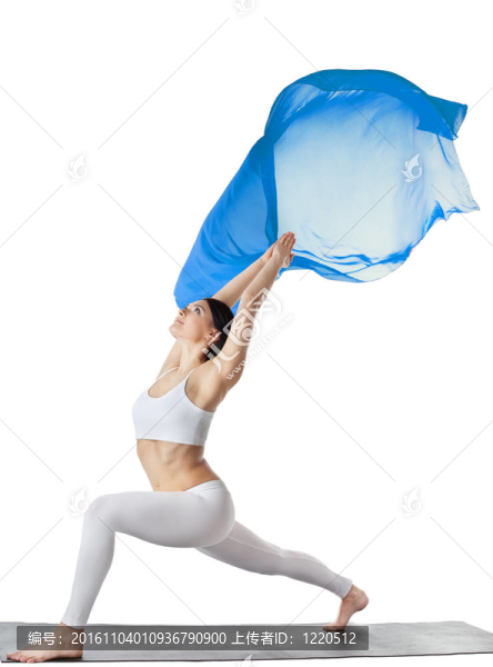 女人與藍飛布做瑜伽