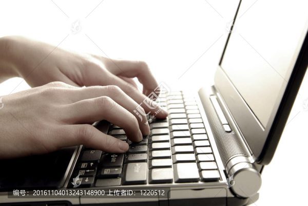 在筆記本電腦上工作