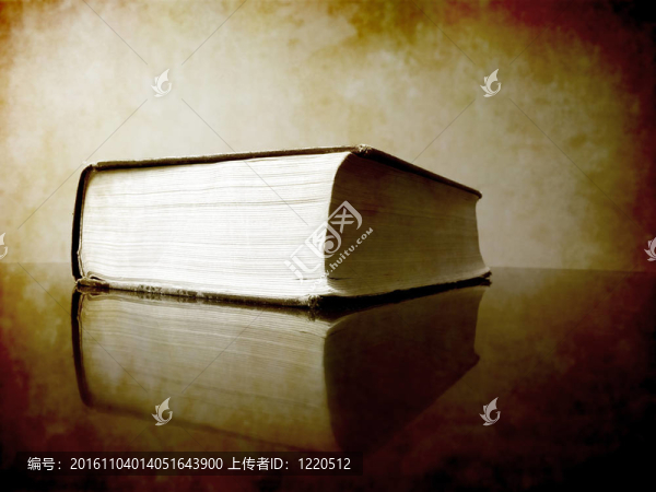 本書在桌子上