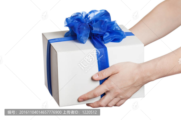 人類手拿禮品或禮品盒