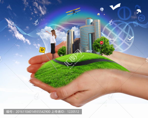 人類手上握著一個綠色的風(fēng)景