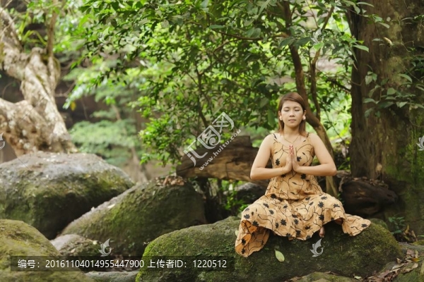 自然中的女人