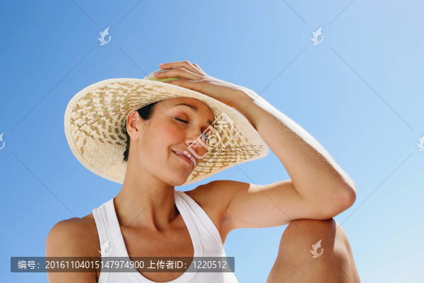 帶頂帽子的女人