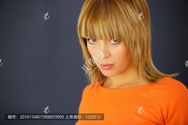 華麗的女人有一個鈍條紋