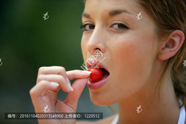 吃櫻桃的女人