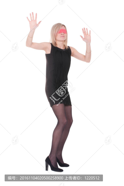 蒙著眼睛的女人