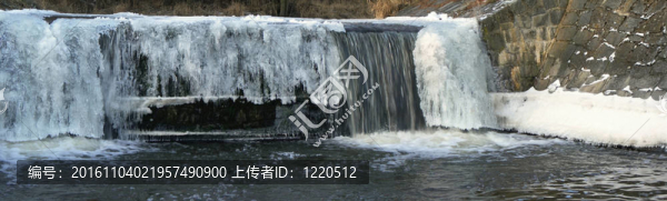 結冰的小溪