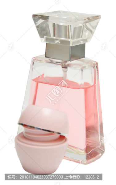 香水和粉紅色的奶油